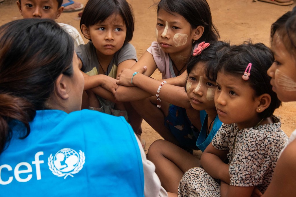 A UNICEF Child Protection Officer speaks with children affected by the 28 March earthquake in Sint Kaing township, Mandalay region.